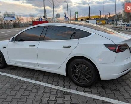 Білий Тесла Модель 3, об'ємом двигуна 0 л та пробігом 143 тис. км за 16700 $, фото 2 на Automoto.ua