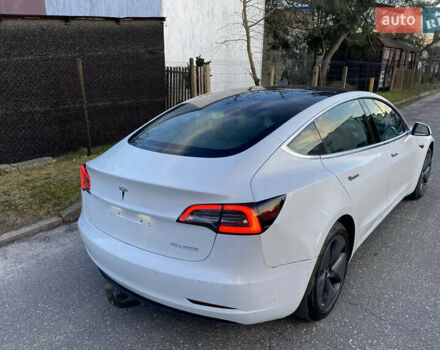 Белый Тесла Модель 3, объемом двигателя 0 л и пробегом 81 тыс. км за 15500 $, фото 3 на Automoto.ua