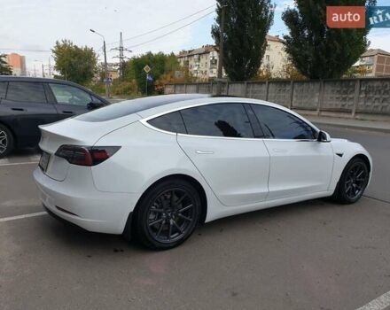 Білий Тесла Модель 3, об'ємом двигуна 0 л та пробігом 99 тис. км за 17900 $, фото 7 на Automoto.ua