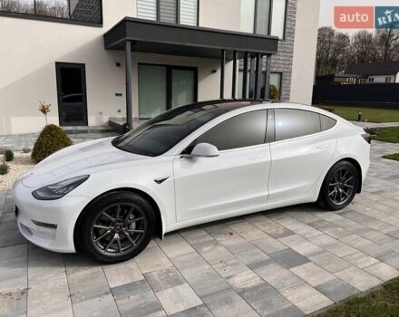 Белый Тесла Модель 3, объемом двигателя 0 л и пробегом 132 тыс. км за 20100 $, фото 4 на Automoto.ua