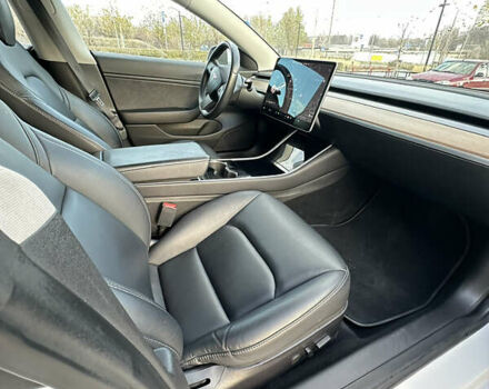 Белый Тесла Модель 3, объемом двигателя 0 л и пробегом 63 тыс. км за 18000 $, фото 7 на Automoto.ua