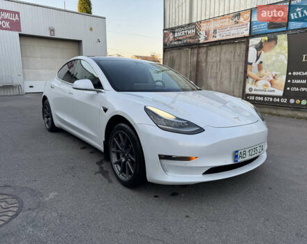 Белый Тесла Модель 3, объемом двигателя 0 л и пробегом 104 тыс. км за 18500 $, фото 1 на Automoto.ua