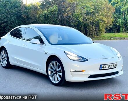 Білий Тесла Модель 3, об'ємом двигуна 0 л та пробігом 107 тис. км за 18000 $, фото 1 на Automoto.ua