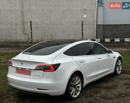 Белый Тесла Модель 3, объемом двигателя 0 л и пробегом 202 тыс. км за 13900 $, фото 7 на Automoto.ua