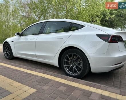 Белый Тесла Модель 3, объемом двигателя 0 л и пробегом 80 тыс. км за 22200 $, фото 22 на Automoto.ua