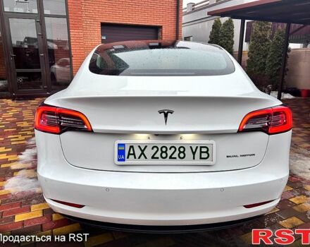 Белый Тесла Модель 3, объемом двигателя 0.3 л и пробегом 149 тыс. км за 16900 $, фото 3 на Automoto.ua