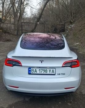 Білий Тесла Модель 3, об'ємом двигуна 0 л та пробігом 160 тис. км за 17000 $, фото 15 на Automoto.ua
