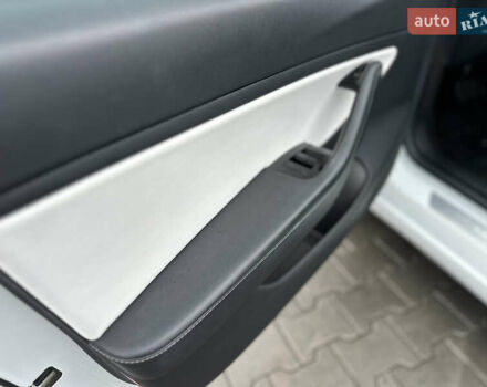 Білий Тесла Модель 3, об'ємом двигуна 0 л та пробігом 118 тис. км за 14999 $, фото 58 на Automoto.ua