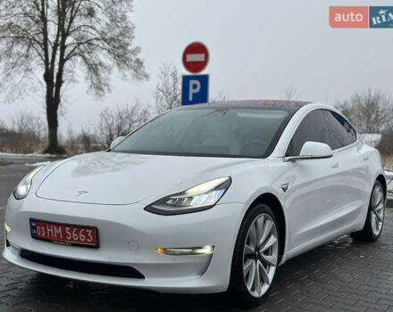 Білий Тесла Модель 3, об'ємом двигуна 0 л та пробігом 118 тис. км за 14999 $, фото 1 на Automoto.ua