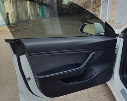 Білий Тесла Модель 3, об'ємом двигуна 0 л та пробігом 160 тис. км за 17000 $, фото 16 на Automoto.ua