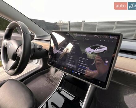 Белый Тесла Модель 3, объемом двигателя 0 л и пробегом 132 тыс. км за 20100 $, фото 25 на Automoto.ua