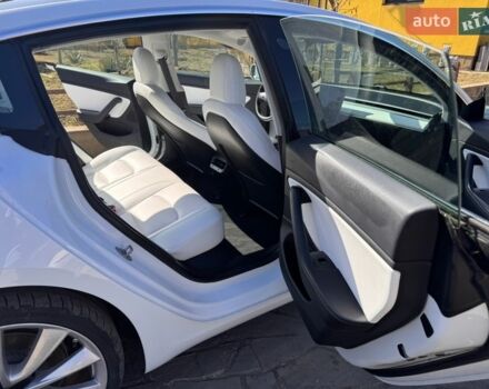 Білий Тесла Модель 3, об'ємом двигуна 0 л та пробігом 79 тис. км за 16000 $, фото 15 на Automoto.ua