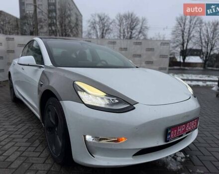 Білий Тесла Модель 3, об'ємом двигуна 0 л та пробігом 123 тис. км за 12800 $, фото 3 на Automoto.ua