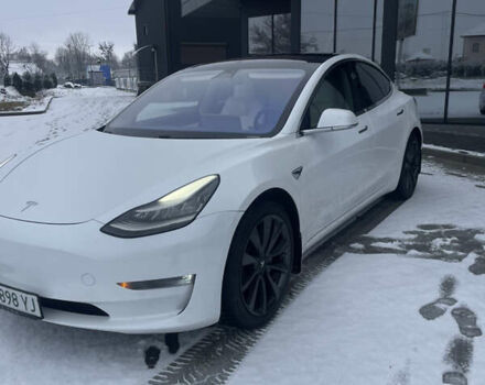 Белый Тесла Модель 3, объемом двигателя 0 л и пробегом 105 тыс. км за 19999 $, фото 1 на Automoto.ua
