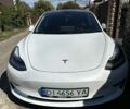 Белый Тесла Модель 3, объемом двигателя 0 л и пробегом 110 тыс. км за 14472 $, фото 3 на Automoto.ua