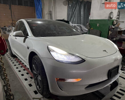 Белый Тесла Модель 3, объемом двигателя 0 л и пробегом 174 тыс. км за 11999 $, фото 1 на Automoto.ua