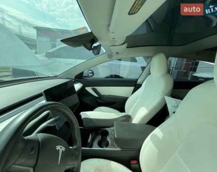 Білий Тесла Модель 3, об'ємом двигуна 0 л та пробігом 193 тис. км за 12500 $, фото 3 на Automoto.ua