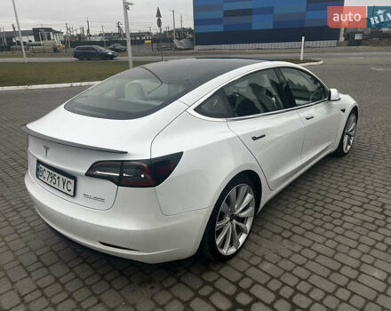Белый Тесла Модель 3, объемом двигателя 0 л и пробегом 85 тыс. км за 19399 $, фото 6 на Automoto.ua