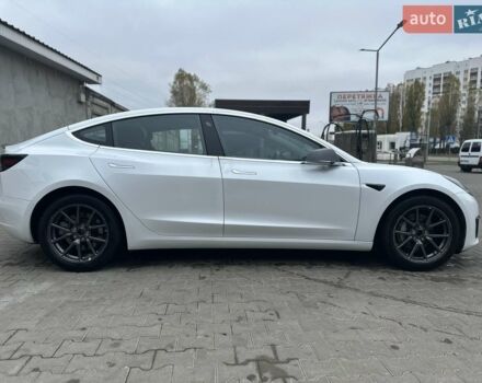 Білий Тесла Модель 3, об'ємом двигуна 0 л та пробігом 96 тис. км за 16999 $, фото 5 на Automoto.ua