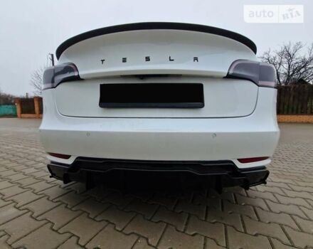 Белый Тесла Модель 3, объемом двигателя 0 л и пробегом 50 тыс. км за 26500 $, фото 8 на Automoto.ua