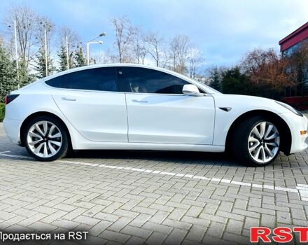 Білий Тесла Модель 3, об'ємом двигуна 0 л та пробігом 114 тис. км за 19000 $, фото 4 на Automoto.ua