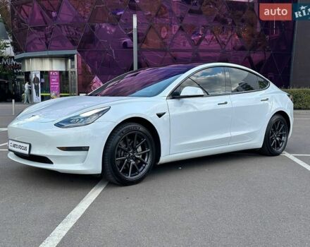 Белый Тесла Модель 3, объемом двигателя 0 л и пробегом 153 тыс. км за 16490 $, фото 3 на Automoto.ua