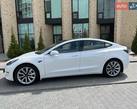 Білий Тесла Модель 3, об'ємом двигуна 0 л та пробігом 114 тис. км за 19999 $, фото 2 на Automoto.ua