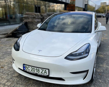 Белый Тесла Модель 3, объемом двигателя 0 л и пробегом 78 тыс. км за 27300 $, фото 4 на Automoto.ua