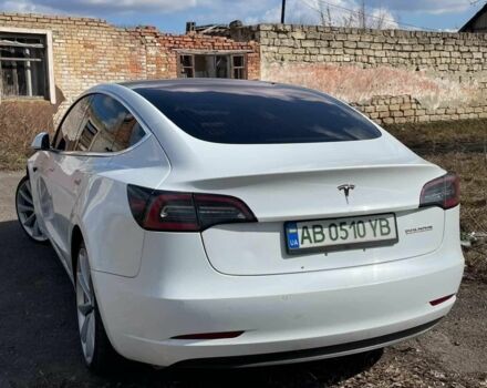 Білий Тесла Модель 3, об'ємом двигуна 0 л та пробігом 51 тис. км за 18500 $, фото 2 на Automoto.ua
