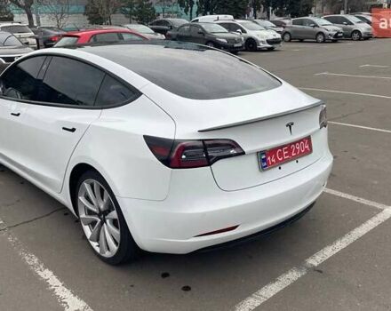 Белый Тесла Модель 3, объемом двигателя 0 л и пробегом 55 тыс. км за 22000 $, фото 3 на Automoto.ua