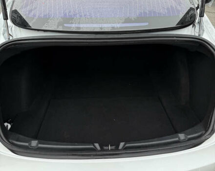 Білий Тесла Модель 3, об'ємом двигуна 0 л та пробігом 123 тис. км за 18000 $, фото 10 на Automoto.ua