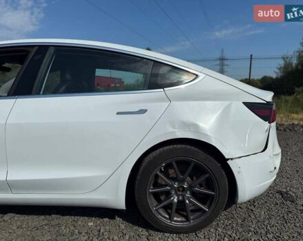 Белый Тесла Модель 3, объемом двигателя 0 л и пробегом 210 тыс. км за 11600 $, фото 8 на Automoto.ua