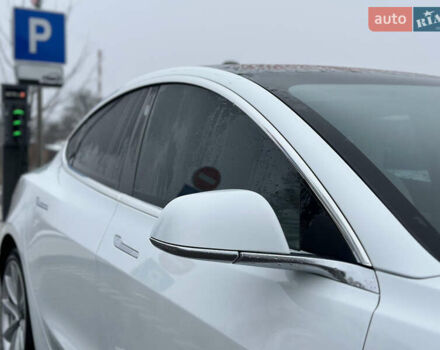 Білий Тесла Модель 3, об'ємом двигуна 0 л та пробігом 118 тис. км за 14999 $, фото 16 на Automoto.ua