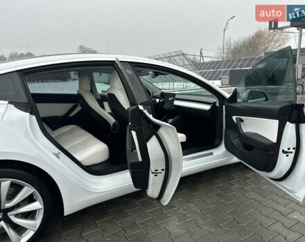 Білий Тесла Модель 3, об'ємом двигуна 0 л та пробігом 118 тис. км за 14999 $, фото 101 на Automoto.ua