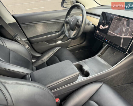 Белый Тесла Модель 3, объемом двигателя 0 л и пробегом 299 тыс. км за 16000 $, фото 13 на Automoto.ua