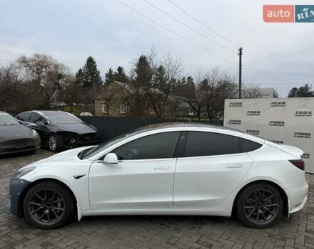Белый Тесла Модель 3, объемом двигателя 0 л и пробегом 291 тыс. км за 10900 $, фото 18 на Automoto.ua