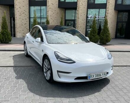 Білий Тесла Модель 3, об'ємом двигуна 0 л та пробігом 114 тис. км за 19999 $, фото 1 на Automoto.ua