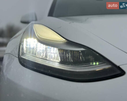 Білий Тесла Модель 3, об'ємом двигуна 0 л та пробігом 118 тис. км за 14999 $, фото 10 на Automoto.ua