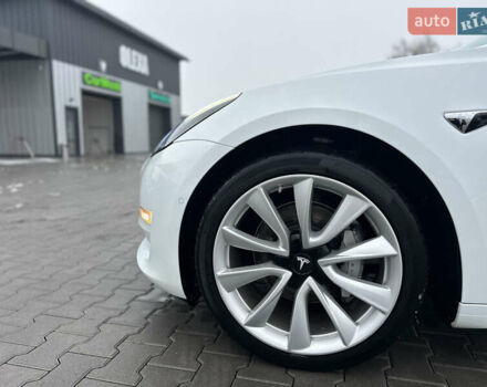 Білий Тесла Модель 3, об'ємом двигуна 0 л та пробігом 118 тис. км за 14999 $, фото 5 на Automoto.ua