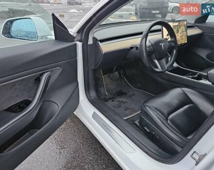 Белый Тесла Модель 3, объемом двигателя 0 л и пробегом 100 тыс. км за 14900 $, фото 11 на Automoto.ua