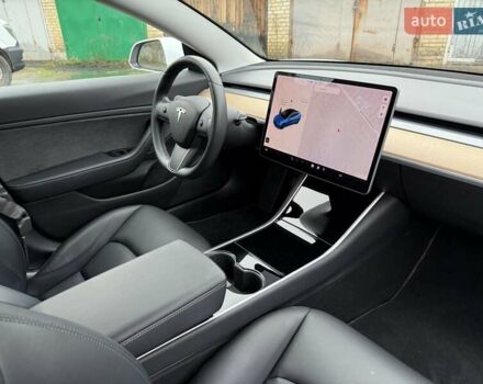 Белый Тесла Модель 3, объемом двигателя 0 л и пробегом 93 тыс. км за 15800 $, фото 12 на Automoto.ua