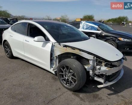 Тесла Модель 3 2018 в Львове на Automoto.ua Белый Тесла Модель 3, объемом двигателя 0 л и пробегом 37 тыс. км за 3000 $, фото 3 на Automoto.ua