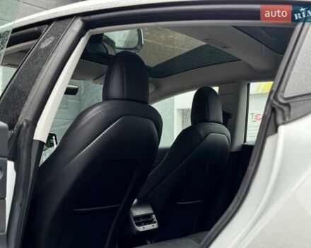 Білий Тесла Модель 3, об'ємом двигуна 0 л та пробігом 35 тис. км за 19500 $, фото 14 на Automoto.ua