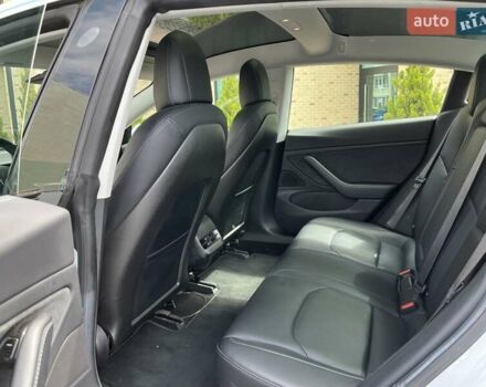 Білий Тесла Модель 3, об'ємом двигуна 0 л та пробігом 114 тис. км за 19999 $, фото 12 на Automoto.ua