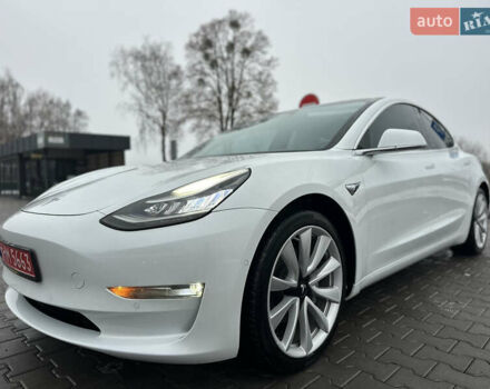 Білий Тесла Модель 3, об'ємом двигуна 0 л та пробігом 118 тис. км за 14999 $, фото 2 на Automoto.ua