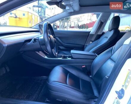Білий Тесла Модель 3, об'ємом двигуна 0 л та пробігом 99 тис. км за 18200 $, фото 11 на Automoto.ua