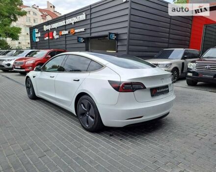Белый Тесла Модель 3, объемом двигателя 0 л и пробегом 75 тыс. км за 16900 $, фото 5 на Automoto.ua