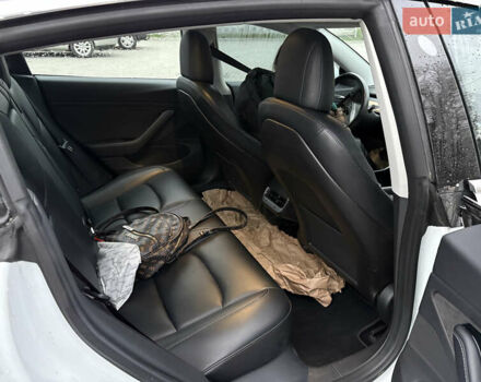 Білий Тесла Модель 3, об'ємом двигуна 0 л та пробігом 94 тис. км за 16300 $, фото 15 на Automoto.ua