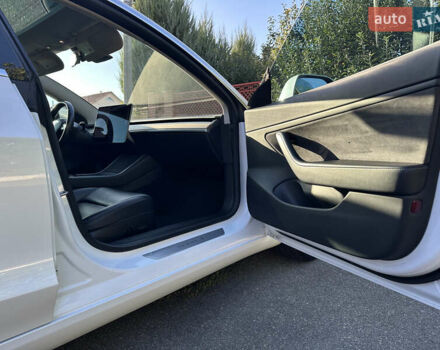 Білий Тесла Модель 3, об'ємом двигуна 0 л та пробігом 94 тис. км за 16800 $, фото 15 на Automoto.ua