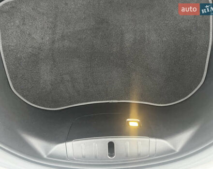 Белый Тесла Модель 3, объемом двигателя 0 л и пробегом 85 тыс. км за 19399 $, фото 24 на Automoto.ua